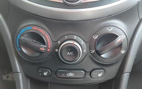 Hyundai Solaris II рестайлинг, 2015 год, 899 800 рублей, 24 фотография