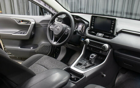 Toyota RAV4, 2021 год, 3 898 000 рублей, 9 фотография