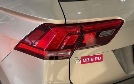 Volkswagen Tiguan II, 2018 год, 2 800 000 рублей, 10 фотография