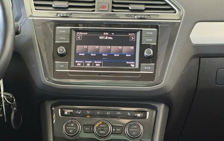 Volkswagen Tiguan II, 2018 год, 2 800 000 рублей, 17 фотография