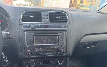 Volkswagen Polo VI (EU Market), 2015 год, 800 000 рублей, 5 фотография