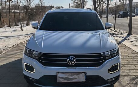 Volkswagen T-Roc I, 2022 год, 1 800 000 рублей, 2 фотография