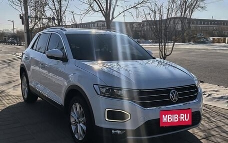 Volkswagen T-Roc I, 2022 год, 1 800 000 рублей, 3 фотография