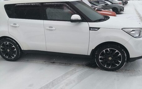 KIA Soul II рестайлинг, 2015 год, 1 300 000 рублей, 2 фотография