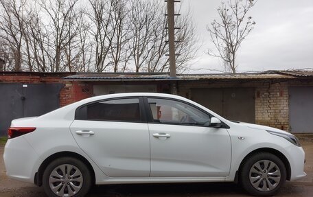 KIA Rio IV, 2018 год, 1 550 000 рублей, 3 фотография