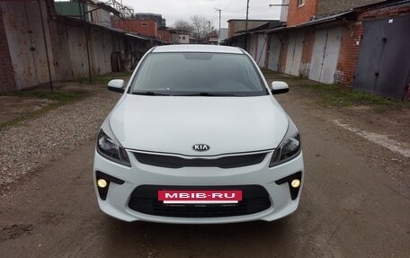 KIA Rio IV, 2018 год, 1 550 000 рублей, 2 фотография