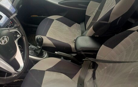 Hyundai Solaris II рестайлинг, 2012 год, 390 000 рублей, 7 фотография