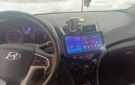 Hyundai Solaris II рестайлинг, 2012 год, 390 000 рублей, 8 фотография