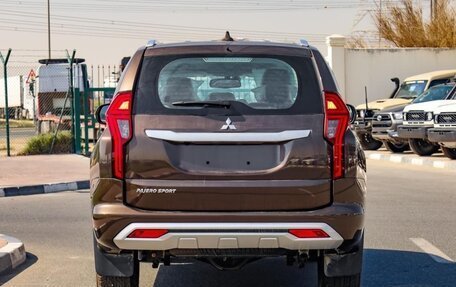 Mitsubishi Pajero Sport III рестайлинг, 2023 год, 4 050 000 рублей, 6 фотография