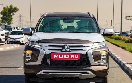 Mitsubishi Pajero Sport III рестайлинг, 2023 год, 4 050 000 рублей, 4 фотография