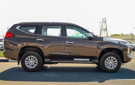 Mitsubishi Pajero Sport III рестайлинг, 2023 год, 4 050 000 рублей, 9 фотография