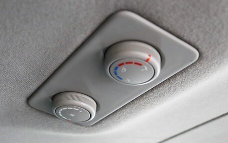 Hyundai H-1 II рестайлинг, 2011 год, 1 650 000 рублей, 15 фотография