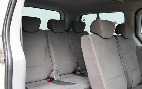 Hyundai H-1 II рестайлинг, 2011 год, 1 650 000 рублей, 19 фотография