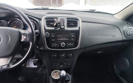 Renault Logan II, 2017 год, 690 000 рублей, 11 фотография