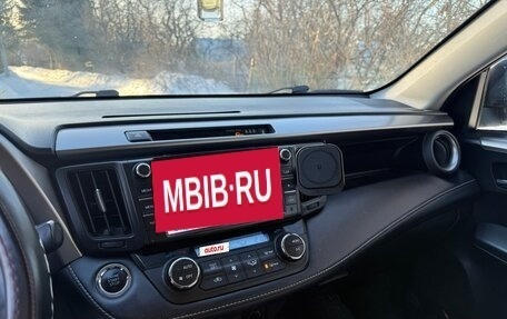 Toyota RAV4, 2018 год, 3 300 000 рублей, 8 фотография