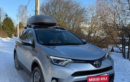 Toyota RAV4, 2018 год, 3 300 000 рублей, 2 фотография