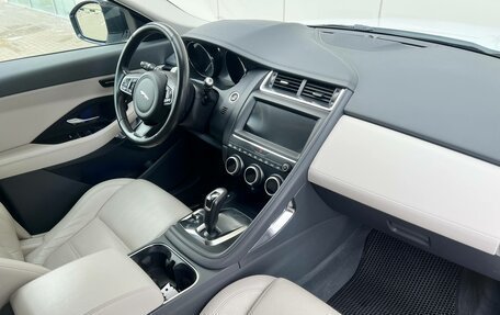 Jaguar E-Pace, 2019 год, 3 400 000 рублей, 11 фотография