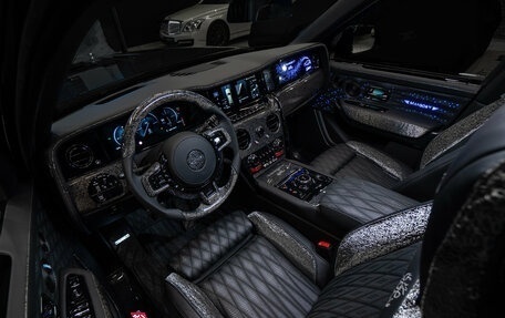 Rolls-Royce Cullinan, 2025 год, 190 000 000 рублей, 32 фотография