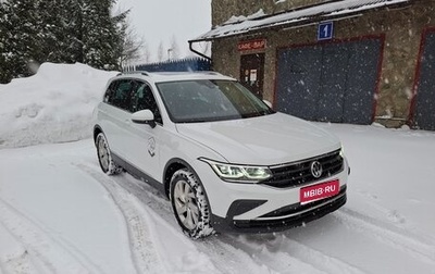 Volkswagen Tiguan II, 2021 год, 3 550 000 рублей, 1 фотография