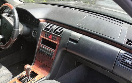 Mercedes-Benz E-Класс, 1998 год, 111 111 рублей, 5 фотография