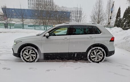 Volkswagen Tiguan II, 2021 год, 3 550 000 рублей, 4 фотография