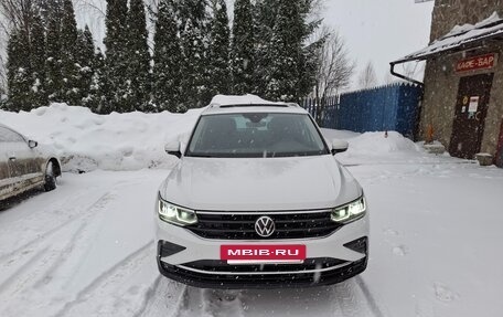 Volkswagen Tiguan II, 2021 год, 3 550 000 рублей, 3 фотография