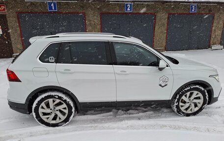 Volkswagen Tiguan II, 2021 год, 3 550 000 рублей, 8 фотография