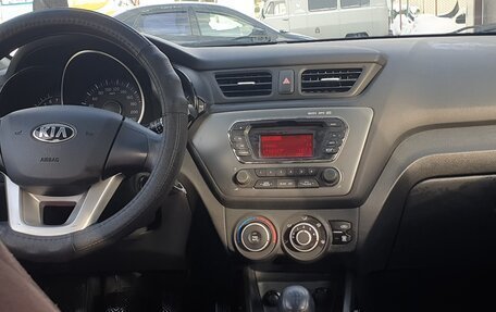 KIA Rio III рестайлинг, 2013 год, 1 070 000 рублей, 15 фотография