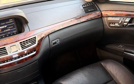 Mercedes-Benz S-Класс, 2006 год, 1 030 000 рублей, 24 фотография