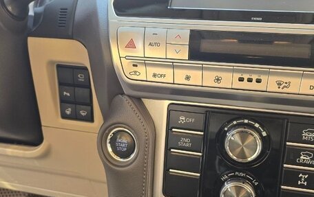 Toyota Land Cruiser Prado 150 рестайлинг 2, 2018 год, 5 250 000 рублей, 11 фотография