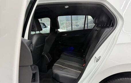 Volkswagen Golf VIII, 2022 год, 1 850 000 рублей, 7 фотография