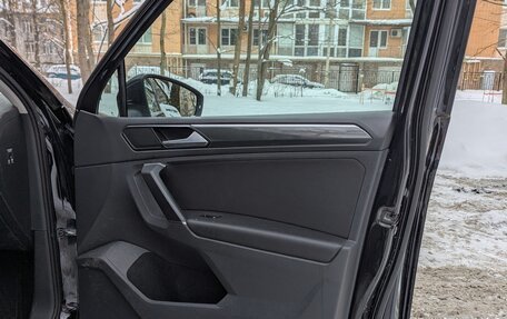 Volkswagen Tiguan II, 2018 год, 2 550 000 рублей, 21 фотография