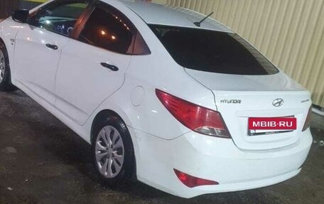 Hyundai Solaris II рестайлинг, 2015 год, 350 000 рублей, 3 фотография