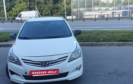 Hyundai Solaris II рестайлинг, 2015 год, 350 000 рублей, 7 фотография