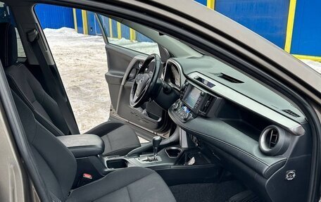 Toyota RAV4, 2017 год, 2 300 000 рублей, 9 фотография