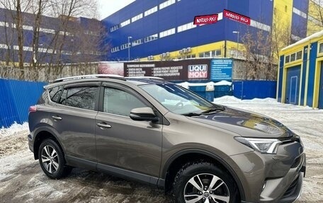 Toyota RAV4, 2017 год, 2 300 000 рублей, 2 фотография