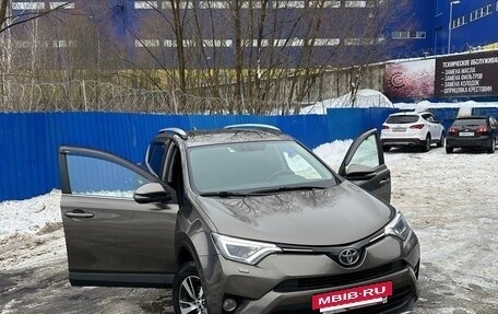 Toyota RAV4, 2017 год, 2 300 000 рублей, 12 фотография