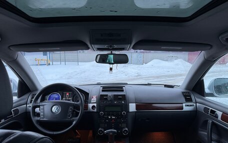 Volkswagen Touareg III, 2004 год, 690 000 рублей, 9 фотография