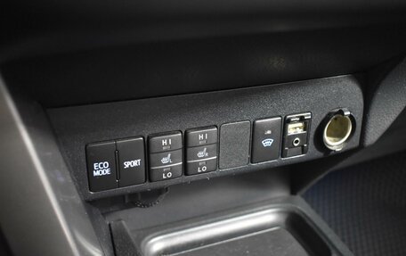 Toyota RAV4, 2017 год, 2 559 900 рублей, 22 фотография