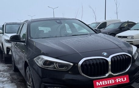 BMW 1 серия, 2020 год, 1 800 000 рублей, 1 фотография