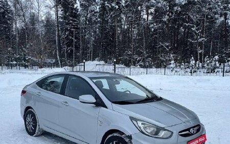 Hyundai Solaris II рестайлинг, 2014 год, 800 000 рублей, 1 фотография