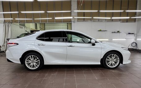 Toyota Camry, 2018 год, 2 790 000 рублей, 4 фотография