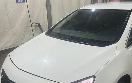 Opel Astra J, 2010 год, 700 000 рублей, 2 фотография