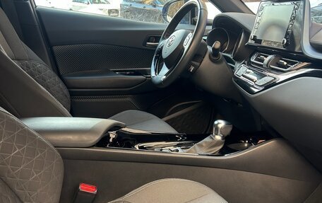 Toyota C-HR I рестайлинг, 2019 год, 3 000 000 рублей, 8 фотография