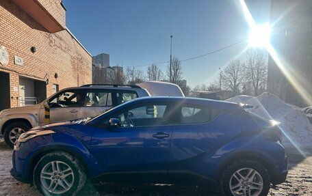 Toyota C-HR I рестайлинг, 2019 год, 3 000 000 рублей, 3 фотография