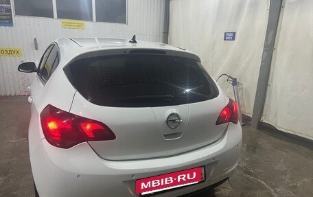 Opel Astra J, 2010 год, 700 000 рублей, 3 фотография