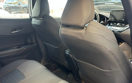 Toyota C-HR I рестайлинг, 2019 год, 3 000 000 рублей, 10 фотография