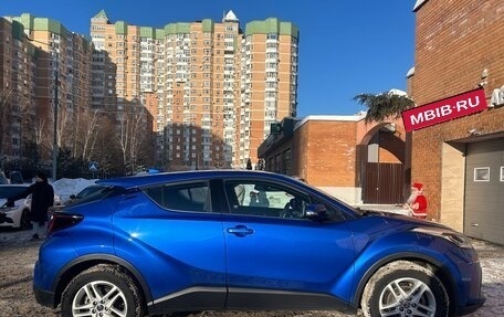 Toyota C-HR I рестайлинг, 2019 год, 3 000 000 рублей, 2 фотография