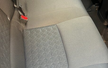 Toyota C-HR I рестайлинг, 2019 год, 3 000 000 рублей, 11 фотография