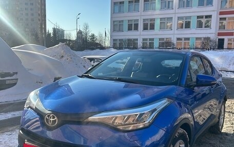 Toyota C-HR I рестайлинг, 2019 год, 3 000 000 рублей, 5 фотография